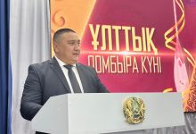 Photo of ӨНЕРЛІ ЖАСТАРҒА ДОМБЫРА ТАРТУ ЕТІЛДІ