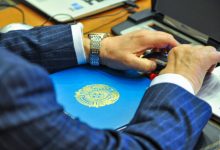 Photo of МЕМЛЕКЕТТІК ҚЫЗМЕТКЕРЛЕР БӘС ТІККЕН ЕЛДЕ – ЗАҢ СӨЗІ ҚҰНДЫ МА?