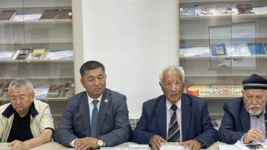 Photo of САЙРАМ АУДАНЫНДА САЯСИ ҚУҒЫН-СҮРГІН ЖӘНЕ АШАРШЫЛЫҚ ҚҰРБАНДАРЫН ЕСКЕ АЛУҒА АРНАЛҒАН ДӨҢГЕЛЕК ҮСТЕЛ ӨТТІ