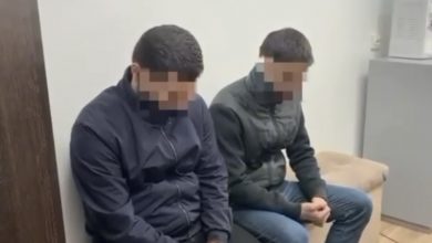 Photo of ТҮРКІСТАНДА АЙЫППҰЛҒА АШУЛАНҒАН ЕКІ ЖІГІТ КӨШЕДЕГІ КАМЕРАЛАРДЫ ҚИРАТТЫ