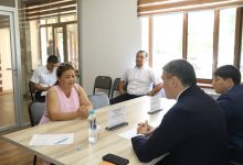 Photo of ТҮЛКІБАС АУДАНЫНЫҢ ӘКІМІ ТҰРҒЫНДАРДЫ ЖЕКЕ ҚАБЫЛДАП, ӨЗЕКТІ МӘСЕЛЕЛЕРДІ ТЫҢДАДЫ