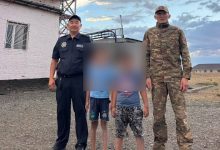 Photo of ШҚО-ДА ПОЛИЦЕЙ МЕН ТЖД ҚЫЗМЕТКЕРІ ЕКІ БАЛАНЫ ҚҰТҚАРДЫ
