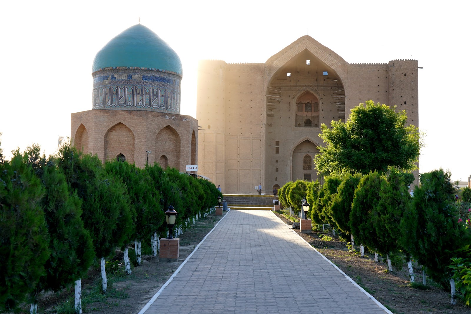 Аузында үлкен мүшесі бар порно мерекелерде жалаңаш әйелдер