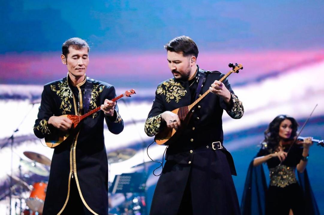 Колготки үстемдігі байланған Жалаңаш Зара Мгоян