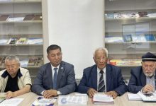 Photo of САЙРАМ АУДАНЫНДА САЯСИ ҚУҒЫН-СҮРГІН ЖӘНЕ АШАРШЫЛЫҚ ҚҰРБАНДАРЫН ЕСКЕ АЛУҒА АРНАЛҒАН ДӨҢГЕЛЕК ҮСТЕЛ ӨТТІ