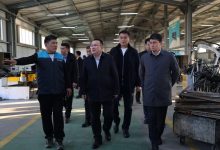 Photo of ТҮРКІСТАН: САУРАНДА ҚХР САУАН ҚАЛАСЫ ДЕЛЕГАЦИЯСЫМЕН РЕСМИ КЕЗДЕСУ ӨТІП, ӨНДІРІСТІК АЛАҢДАР ТАНЫСТЫРЫЛДЫ