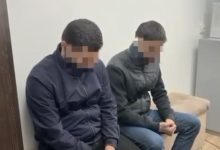 Photo of ТҮРКІСТАНДА АЙЫППҰЛҒА АШУЛАНҒАН ЕКІ ЖІГІТ КӨШЕДЕГІ КАМЕРАЛАРДЫ ҚИРАТТЫ